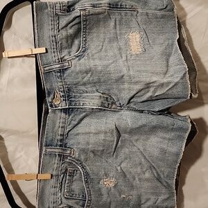OLD NAVY DISTRESSED DENIM SHORTS SIZE 8